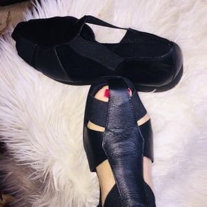 Black Leather Sandals.size 9